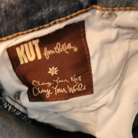 Kut from the kloth Katy boyfriend jean shorts. Cuffed. 6.5". Women's size 4. - Picture 8 of 15